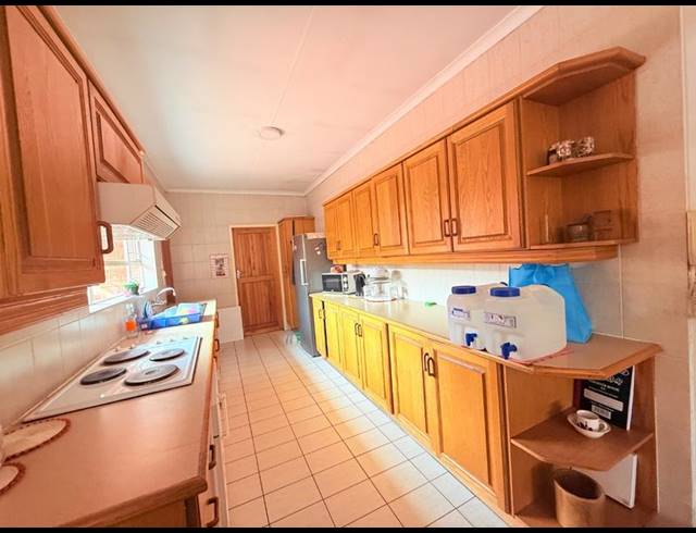 2 BEDROOM TOWNHOUSE FOR SALE IN VANDERBIJLPARK SE 2